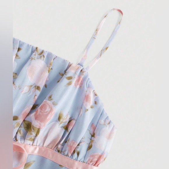 Blue Floral Printed Ruched Bust Cup & Bowknot Decorated Spaghetti Strap Dress - Picture 3 of 4